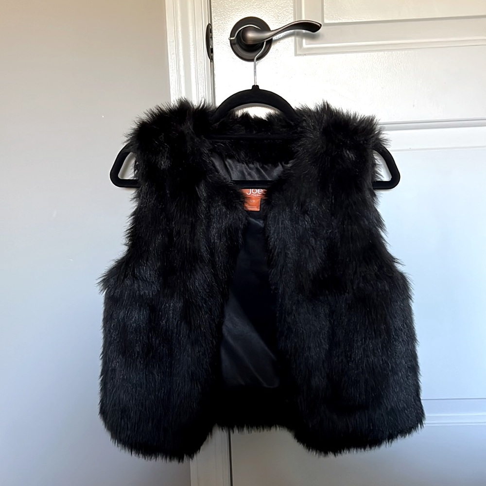 COPY - Chic faux fur short vest from Joe Fresh size S